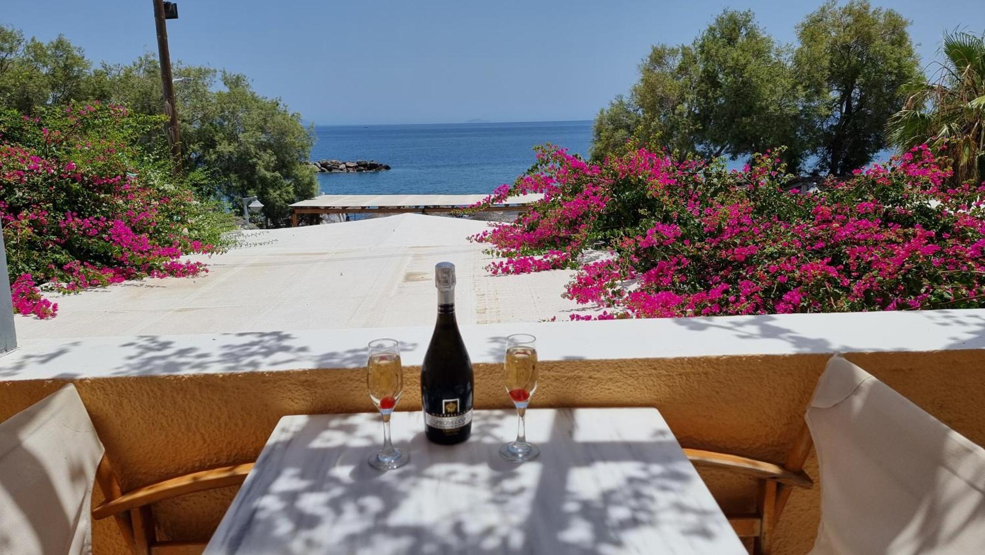 Nostos Beach (Adults Only) Kamári Exteriér fotografie